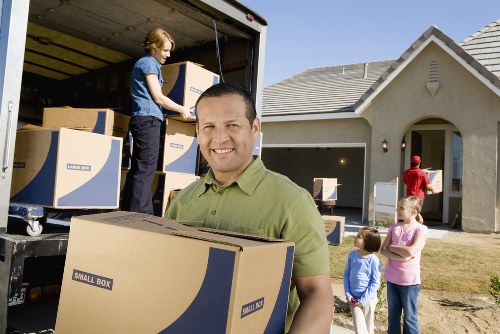 Professional movers coordinating a smooth house move in Bermondsey