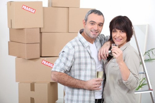 Van moving service near Bermondsey flats and apartment buildings